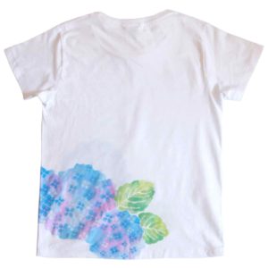 レディース　紫陽花柄Tシャツ、手描きで描いたアジサイの花柄Tシャツ、を追加しました。