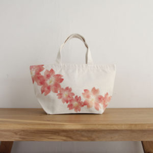 手描き桜の花柄トートバッグ　コットン　ランチバッグ　マーズバッグ