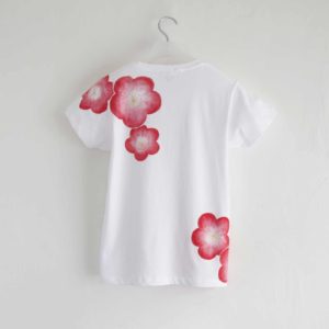 手描きTシャツ 梅の花柄レディースTシャツ 白　ホワイト　和風　和柄