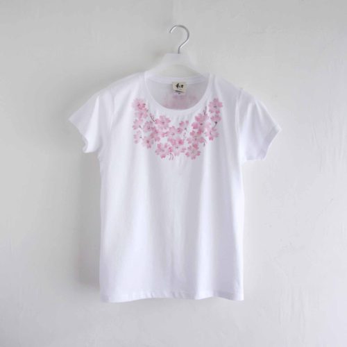 コサージュ桜の花柄Tシャツ　ホワイト　レディース