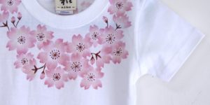子供服　コサージュ桜柄手描きTシャツ ホワイト
