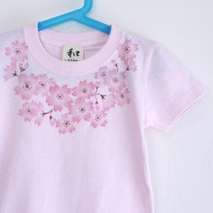 子供服　コサージュ桜柄手描きTシャツ ピンク